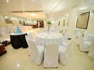 לגאזפי La Roca Veranda Suites & Restaurant מראה חיצוני תמונה